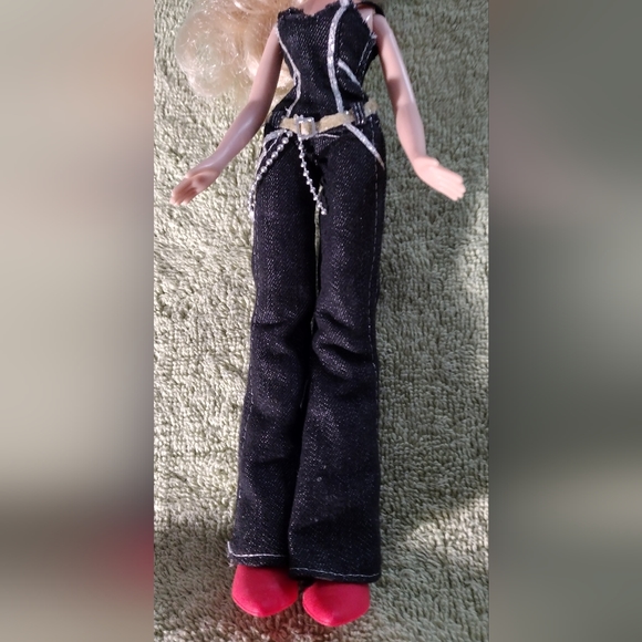 The original 2001 Chloe Bratz doll - Picture 8 of 8